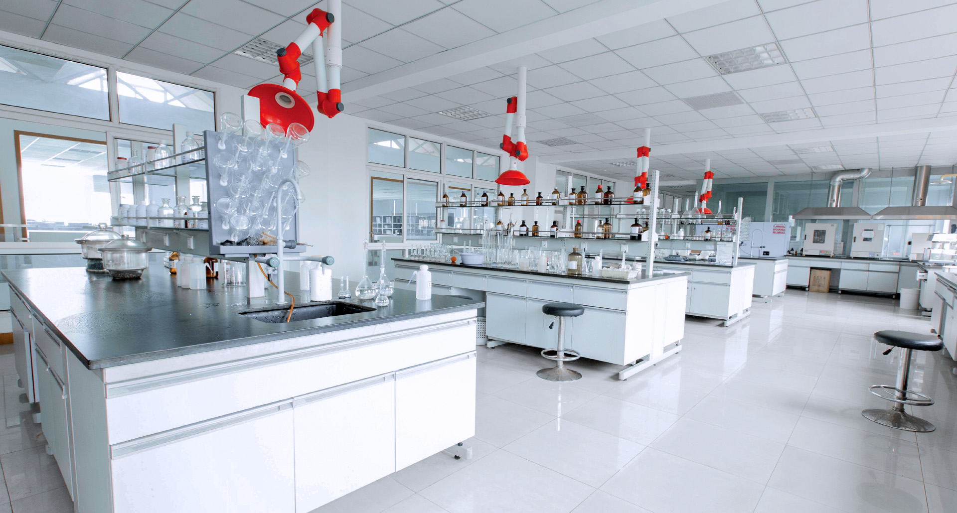 专业研刊行列和专家团队