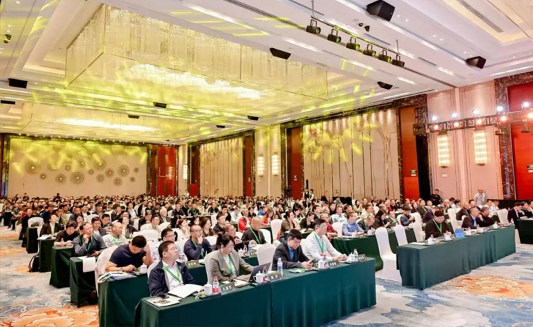 颐和论坛2025—营养创新与健全养殖大会：雀魂官网创新嵌入式包被技术破解氧化锌减量困局